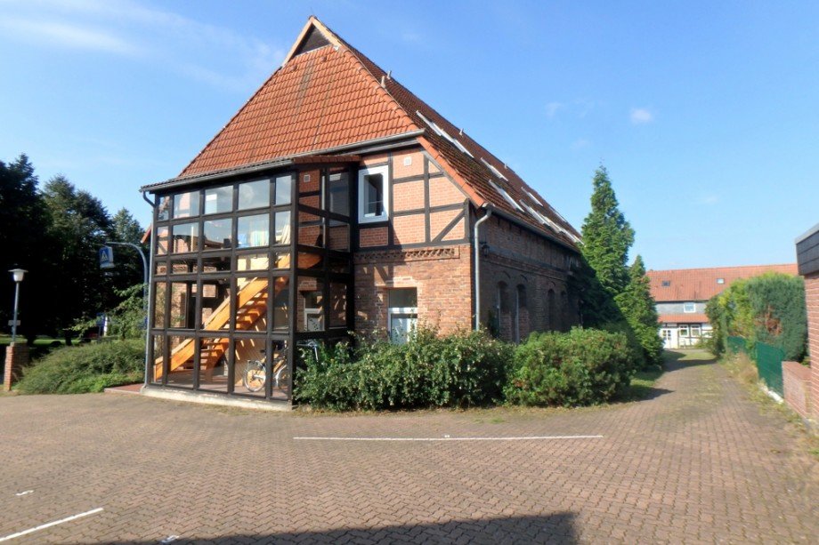 Ansicht vom Parkplatz Maisonettewohnung Wolfsburg / Neuhaus