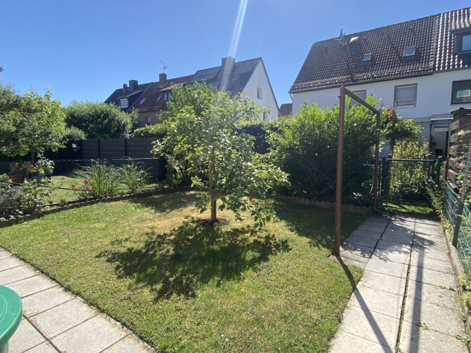 Blick Zuwegung Garten Reihenmittelhaus Wolfsburg