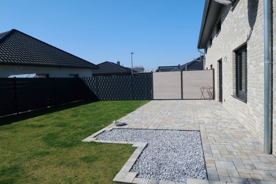 Terrasse Blick Westen Doppelhaush�lfte Sassenburg
