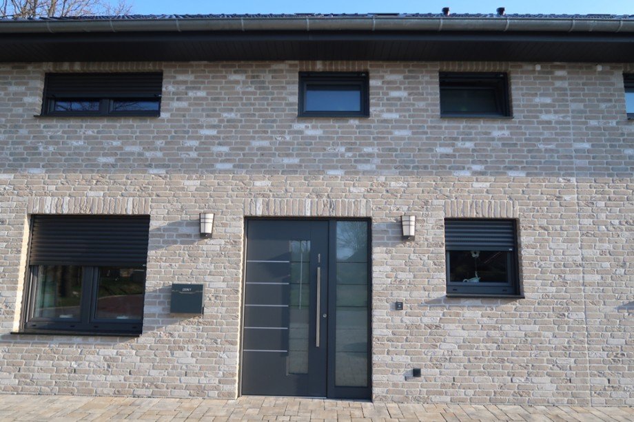 Hauseingang Doppelhaush�lfte Sassenburg
