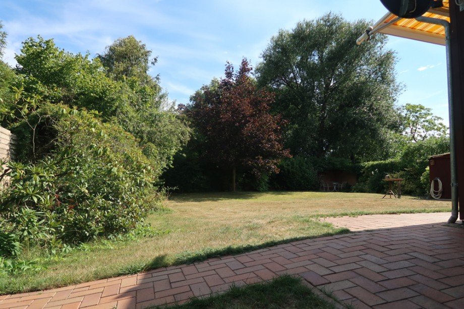 Blick S�d vom Kellereingang Einfamilienhaus Wolfsburg / Tiergartenbreite