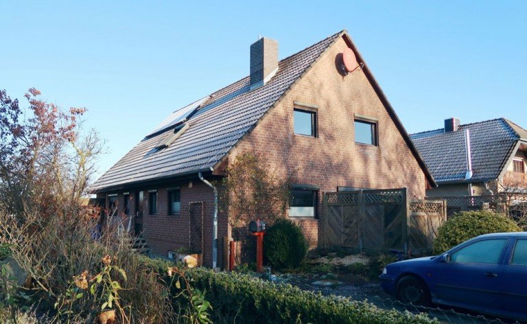 Haus S�dwest Lehre Zweifamilienhaus **possiel makes it possible** 1-2 Familienhaus in Feldrandlage