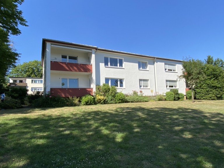 Blick auf das Haus 2 Wolfsburg / Klieversberg Erdgeschosswohnung **possiel makes it possible** TOP Lage! 4- ZI Wohnung - Ruhig wohnen am Klieversberg!