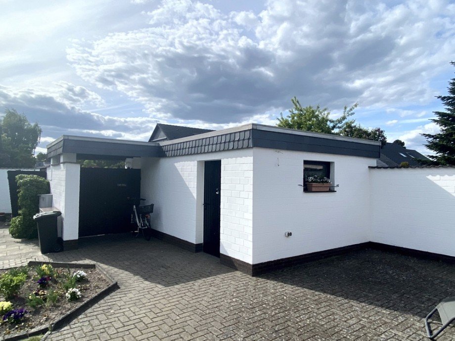 Garage und Eingang Grundst�ck innen Bungalow Wolfsburg / Vorsfelde