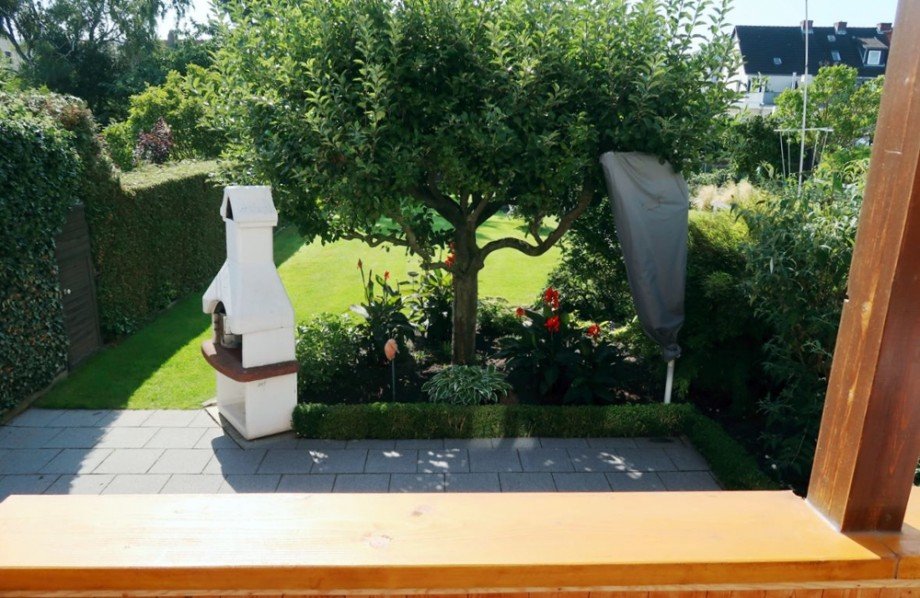 Blick v. �berdachter Terrasse Reihenmittelhaus Wolfsburg / Hellwinkel