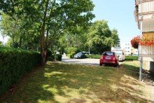 Blick Stellplatz PKW **possiel makes it possible** Bruttorendite ca. 5% / Erdgeschoss / Barrierefrei / Terrasse mit Garten!