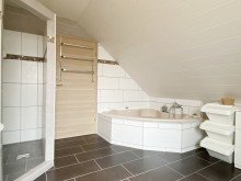 Bad Eckbadewanne **possiel makes it possible** Einziehen Wohlf�hlen. Charmantes Haus sucht neue Bindung!
