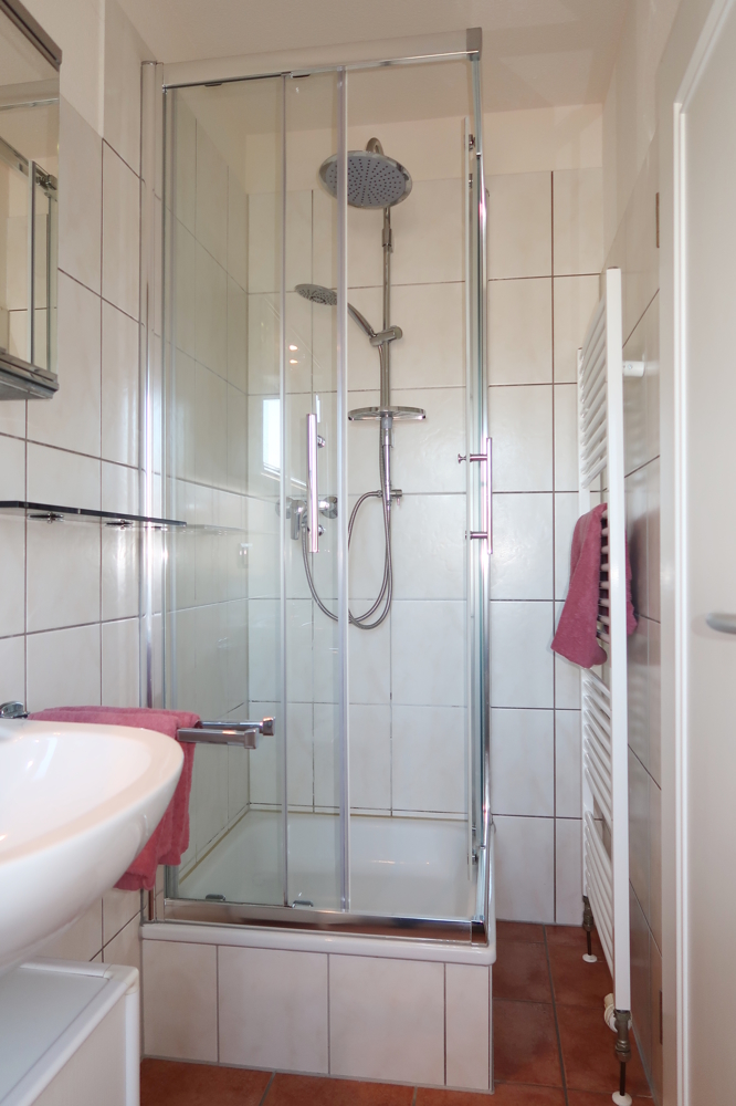 G�ste WC mit Dusche Einfamilienhaus Warberg