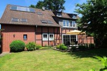 Ansicht Haus R�ckseite **possiel makes it possible** Besondere Immobilie mit l�ndlich hochwertigem Ambiente