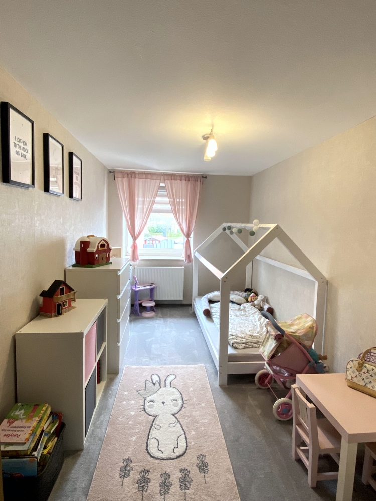OG Zimmer 1 Reihenendhaus R�hen