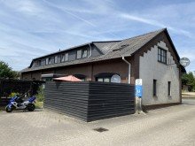 Hausansicht von Stra�e **possiel makes it possible** Klein, Fein, Dein! Nette 2 Zimmer Wohnung sucht neue Bewohner!