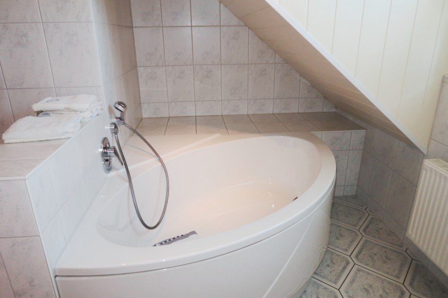 Bad Eckbadewanne Doppelhaush�lfte Wolfsburg / Neuhaus
