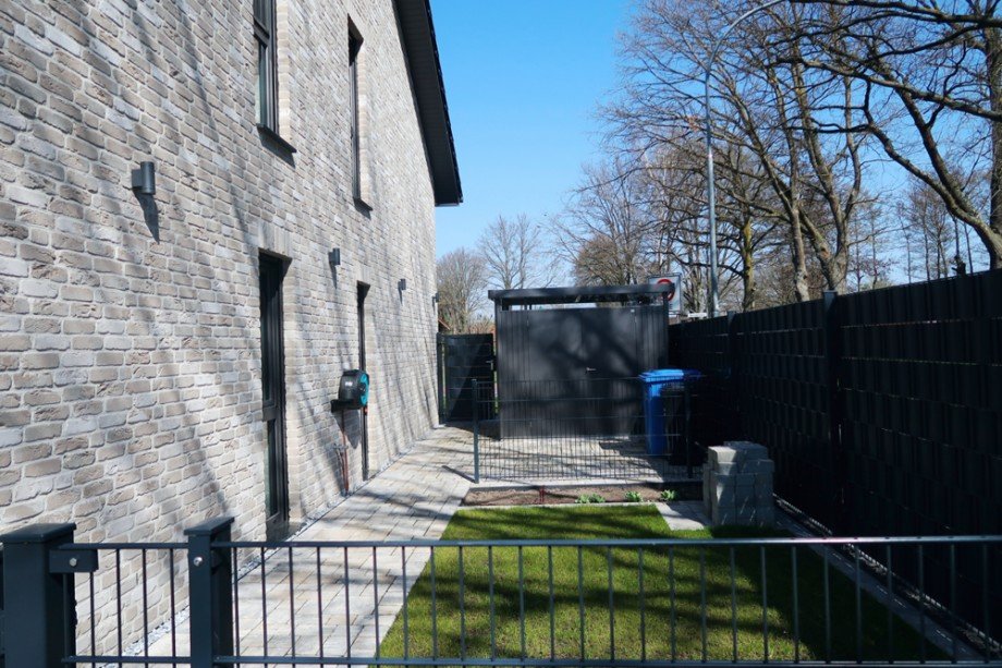 Ostseite Blick Norden Doppelhaush�lfte Sassenburg