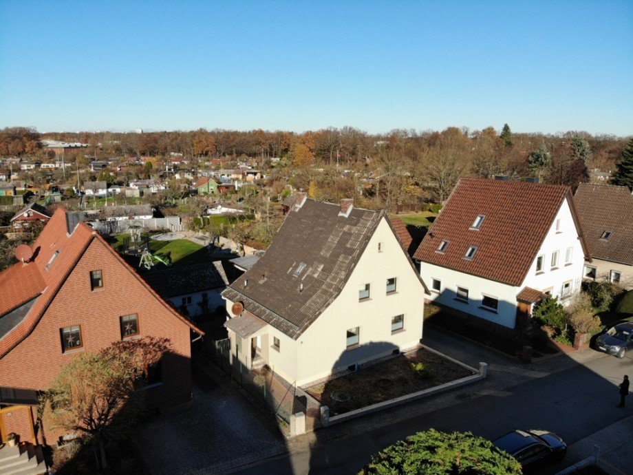 Luftbild Eingangsansicht Einfamilienhaus Wolfsburg / Hellwinkel