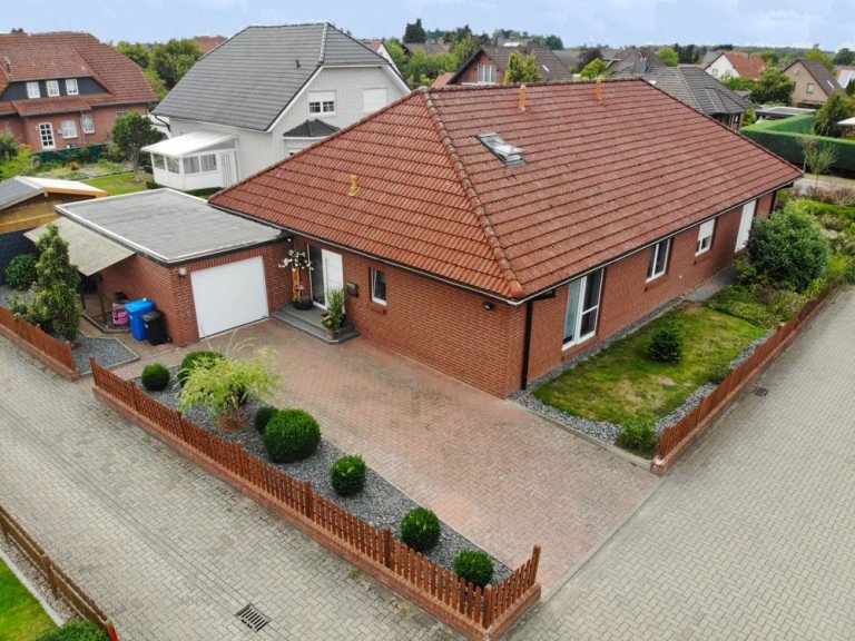Willkommen Gro� Oesingen Doppelhaush�lfte **possiel makes it possible** F�r die junge Familie alles fertig mit Garten und Garage!