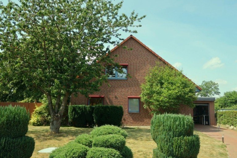 Haus Vorgarten Tiddische Einfamilienhaus **possiel makes it possible** Hoitlingen/ Massives EFH mit gro�em Garten N�he WOB