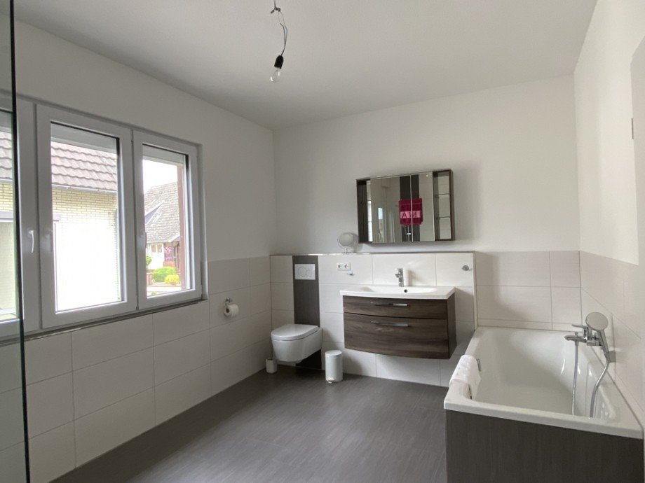 Bad Waschtisch Wanne Zweifamilienhaus Wolfsburg / Vorsfelde