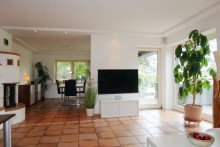 Blick Esszimmer **possiel makes it possible** Hoitlingen/ Massives EFH mit gro�em Garten N�he WOB