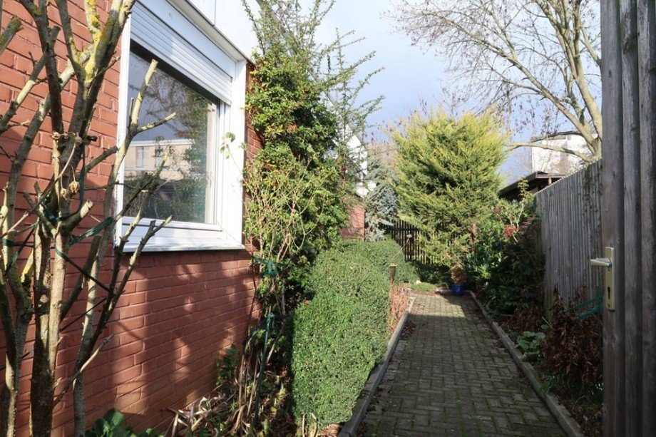 Weg zum Hauseingang Bungalow Wolfsburg / Detmerode