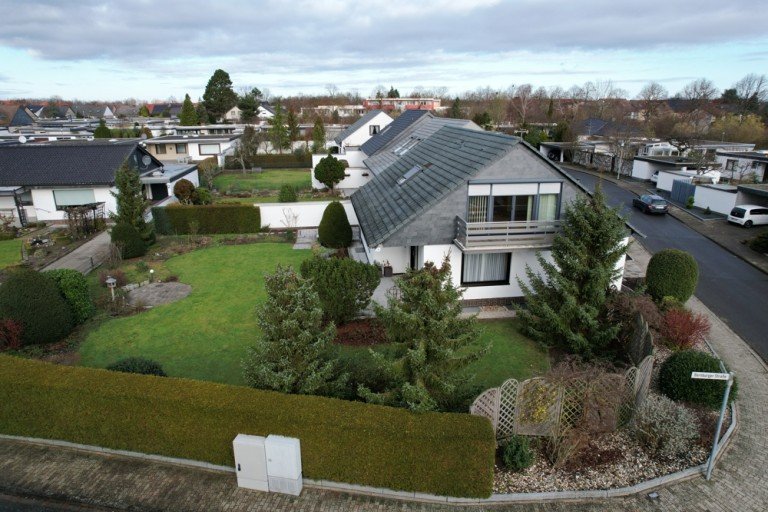 Ansicht S�d Wolfsburg / Vorsfelde Einfamilienhaus **possiel makes it possible** Einfamilienhaus 1A-Gepflegt - Ruhige Lage in Vorsfelde N�he Schulzentrum Eichholz