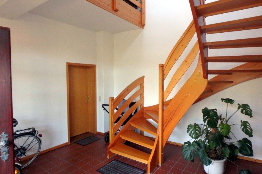 Treppe zur Wohnung Maisonettewohnung Wolfsburg / Neuhaus