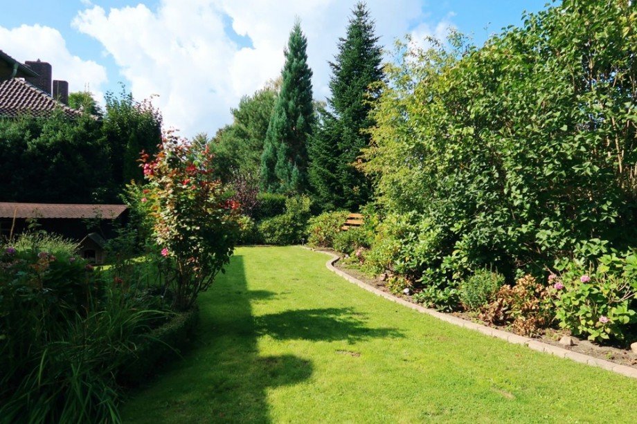 Garten Blick nach West Einfamilienhaus Isenb�ttel