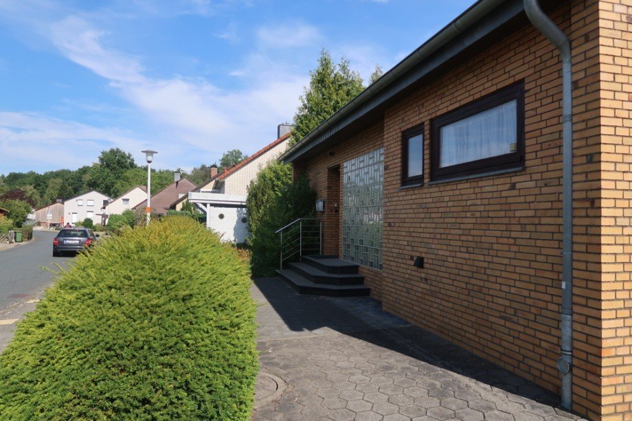 Zum Hauseingang Einfamilienhaus Wolfsburg / Tiergartenbreite