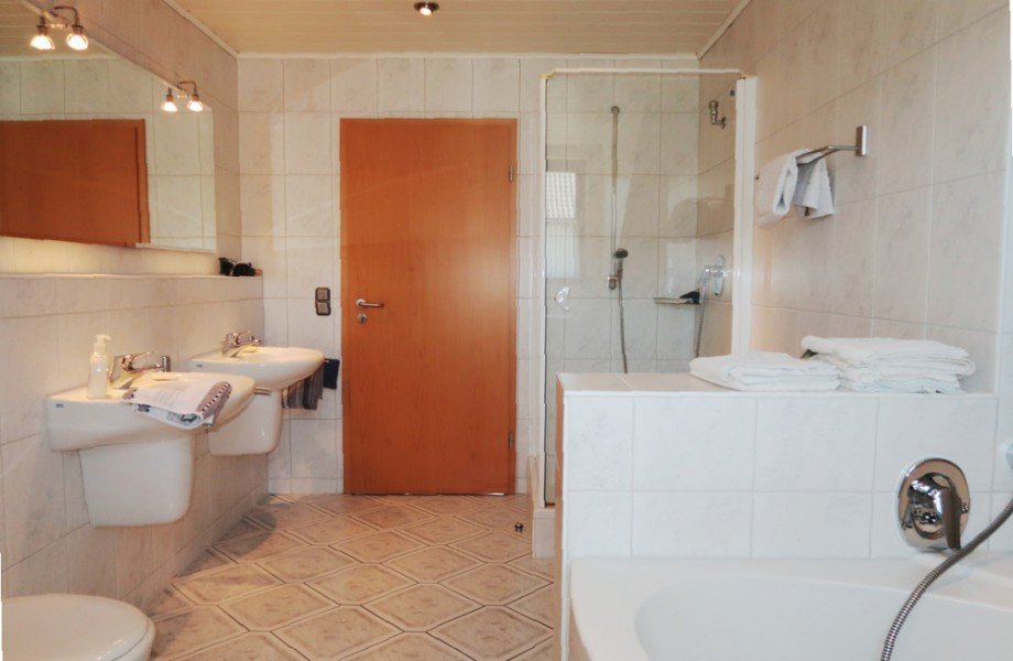 Bad Dusche Doppelhaush�lfte Wolfsburg / Neuhaus
