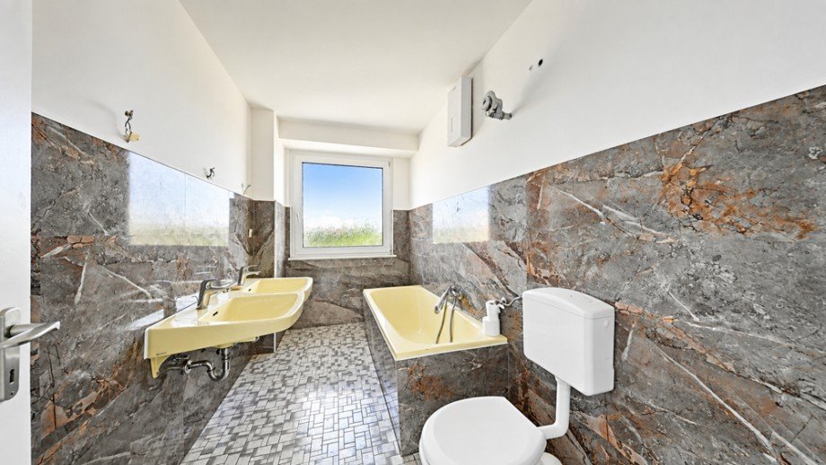 Bad mit Wanne Etagenwohnung Wolfsburg