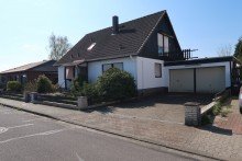 Garagenansicht **possiel makes it possible** Fr�hlingserwachen! Familienfreundliches Haus sucht Sie!