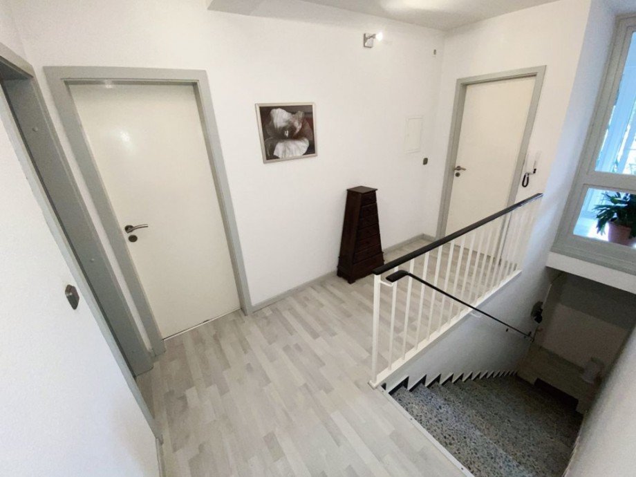 Flur Blick Innentreppe WG Wohnung Wolfsburg