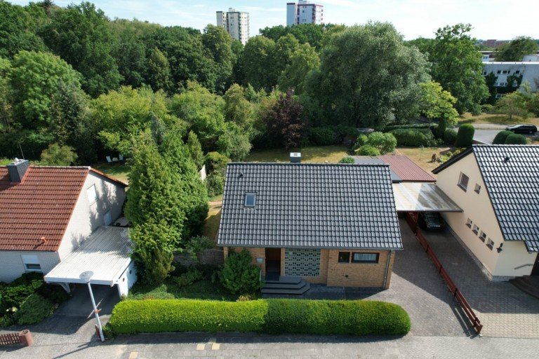Nordseite Hauseingang Wolfsburg / Tiergartenbreite Einfamilienhaus **possiel makes it possible** Ruhig wohnen am Naturpark Alter Teich WOB Tiergartenbreite!