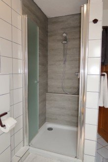 DG Bad Dusche **possiel makes it possible** Hoitlingen/ Massives EFH mit gro�em Garten N�he WOB