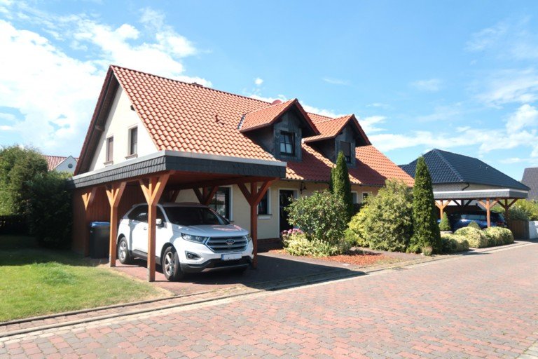 DHH mit Carport Wolfsburg / Neuhaus Doppelhaush�lfte **possiel makes it possible** WOB-Neuhaus! DHH in ruhiger Waldlage - wohlf�hlen garantiert!