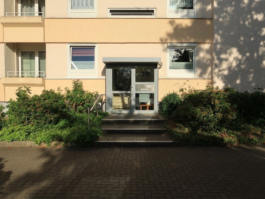 gepflegter Hauseingang Etagenwohnung Wolfsburg