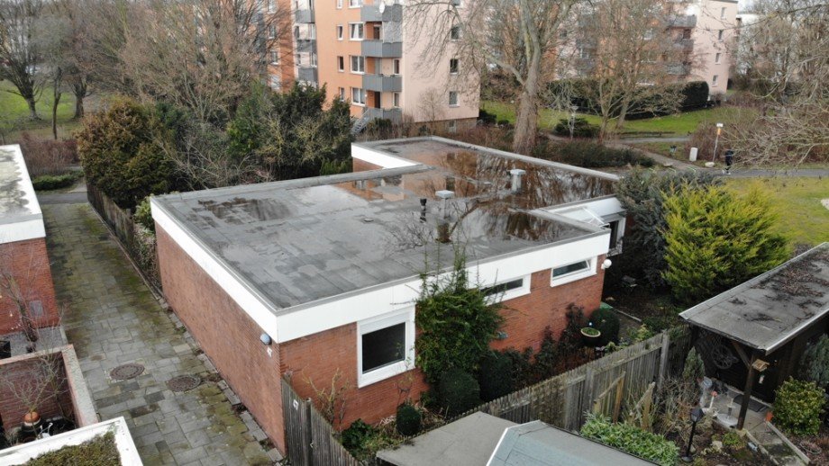 Luftbildaufnahme Norden Bungalow Wolfsburg / Detmerode