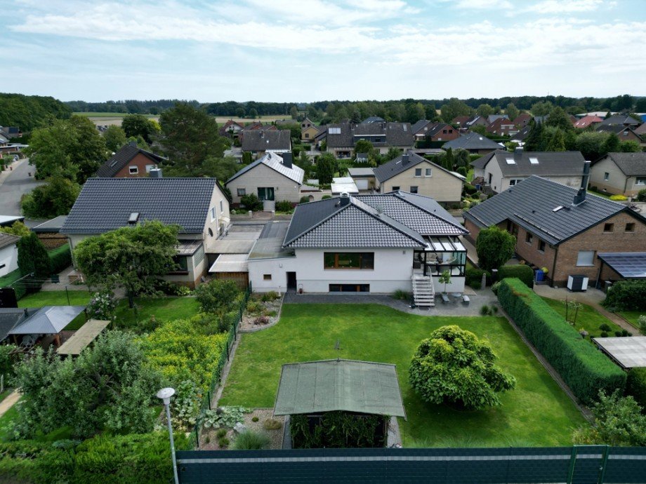 Luftbildaufnahme 2 Bungalow R�hen