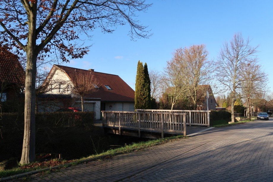 Zufahrt �ber Br�cke Haus Wolfsburg / Reislingen