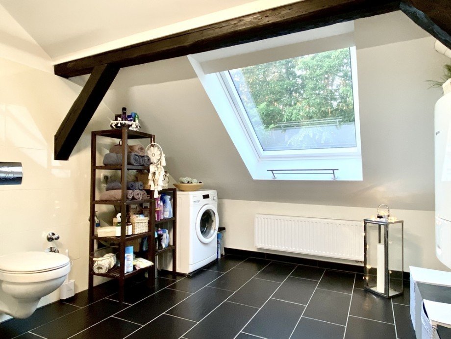 Waschmaschine im Bad Dachgeschosswohnung Helmstedt