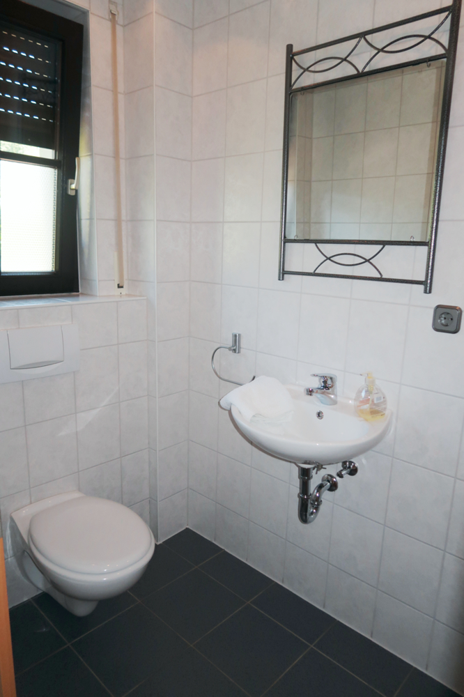 WC G�ste Doppelhaush�lfte Wolfsburg / Neuhaus