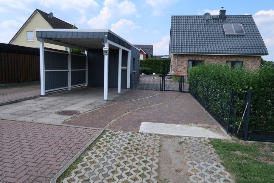 Carport + Stellplatz Einfamilienhaus Parsau