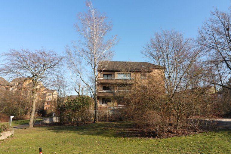 Hausansicht Westen Wolfsburg Erdgeschosswohnung **possiel makes it possible** 2 ZI WHG Erdgeschoss mit Garten/Loggia/Terrasse + Stellplatz