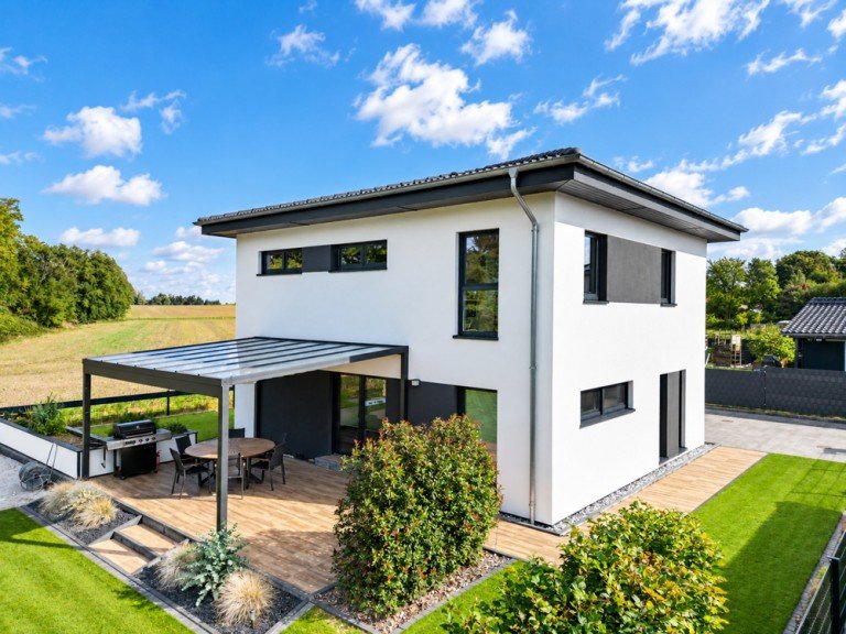 Hausansicht S�dwest Gro� Tw�lpstedt Einfamilienhaus Wie neu - moderne Stadtvilla in Feldrandlage mit `Rehblick`