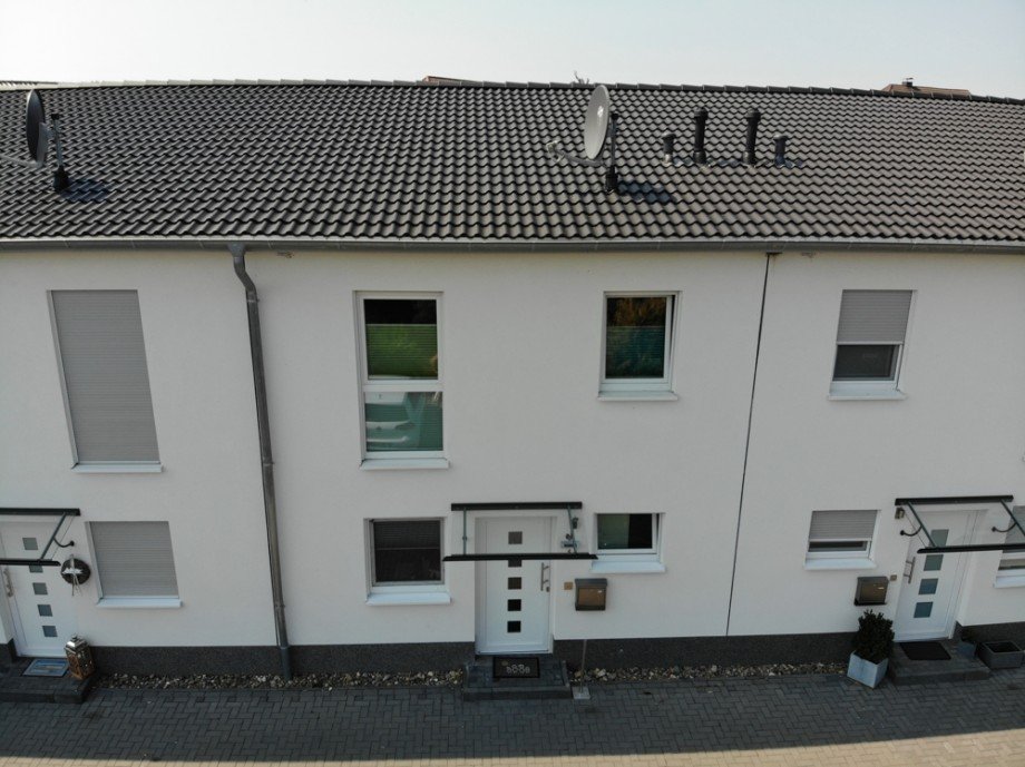 Hauseingangsseite Reihenmittelhaus Danndorf