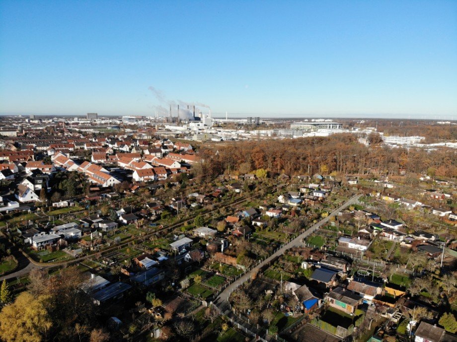 Weitsicht Kraftwerk + Stadion Einfamilienhaus Wolfsburg / Hellwinkel