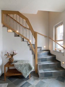 Eingang und Treppe zum DG **possiel makes it possible** Jung / Gepflegt / Gehoben / Kerksiek Wolfsburg