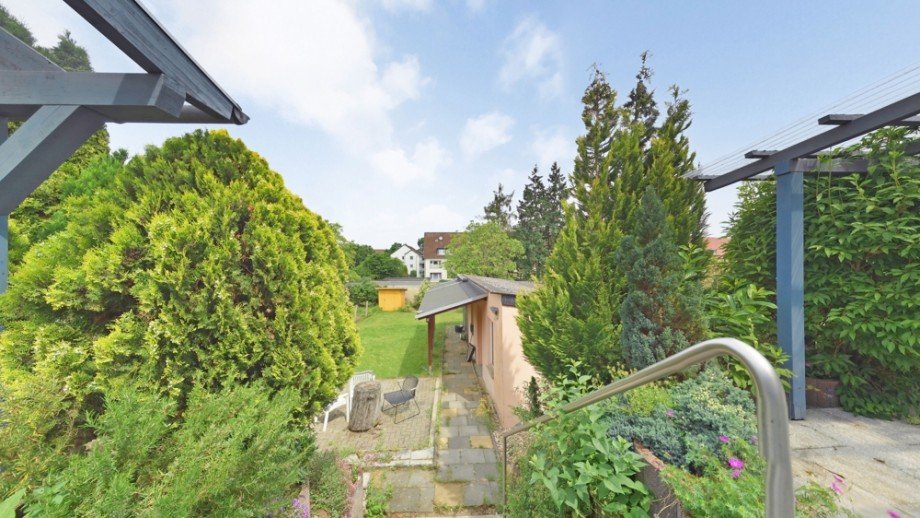 Blick nach Nord in den Garten Doppelhaush�lfte Wolfsburg