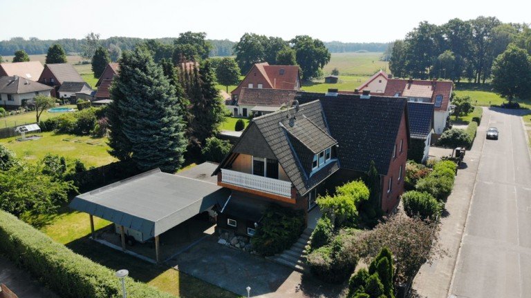 Ansicht S�dwest Wolfsburg Einfamilienhaus **possiel makes it possible** Einfamilienhaus mit Einliegerwohnung