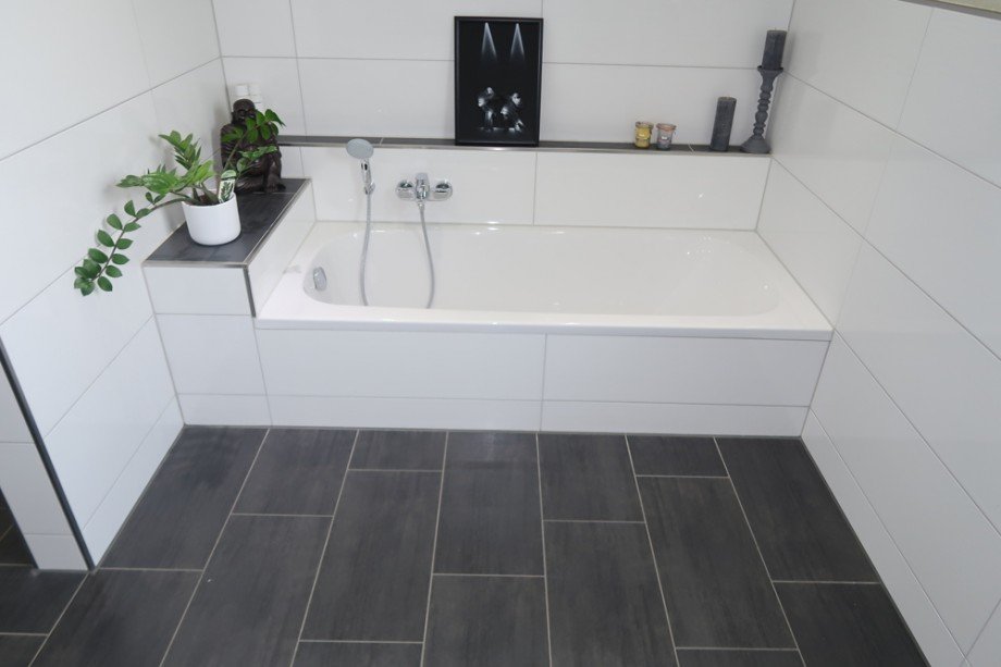 Bad Wanne Doppelhaush�lfte Danndorf