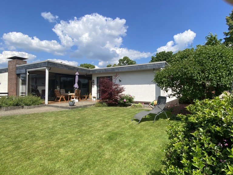 Garten Blick Bungalow Wolfsburg / Vorsfelde Bungalow **possiel makes it possible** Gartenhofhaus in Vorsfelde / Bungalow mit Wohnkeller - Perfekte Instandhaltung - Super Lage - Attraktiver Garten
